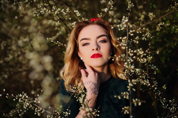 Comment porter le tailleur-pantalon avec style