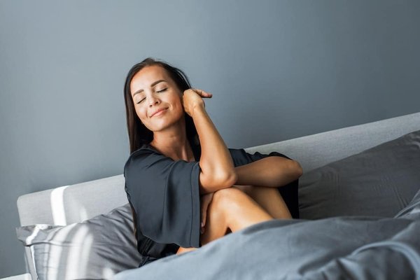 Comment harmoniser votre maquillage avec des tenues aux couleurs vives ?