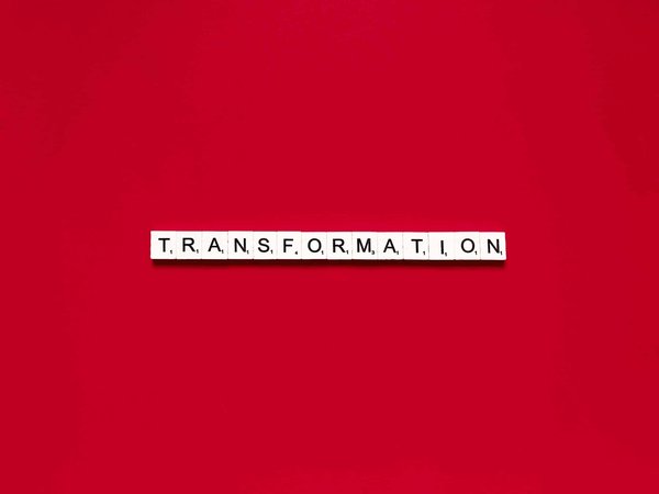 Comment transformer un look de jour en tenue de soirée?